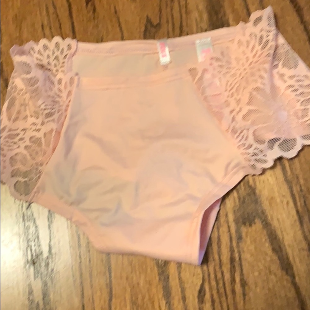 𝙿𝚒𝚗𝚔 𝚟𝚜 𝚞𝚗𝚍𝚒𝚎𝚜 - Picture 4 of 4